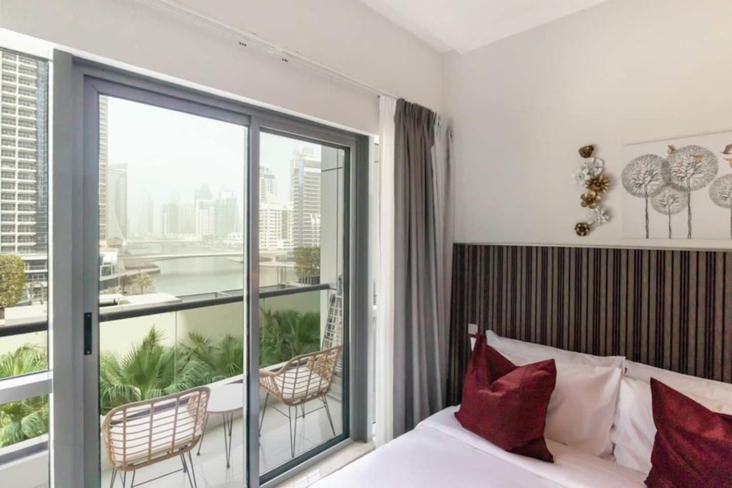 Luxurious 1 Bedroom Apartment In The Dubai Marina! Exterior foto
